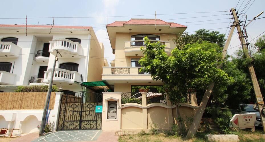 TG Stays DLF Phase III 2, Gurgaon 1